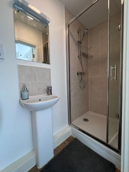 Canterbury Penthouse: Huge 2 Bed Ensuite + Balcony Exterior foto